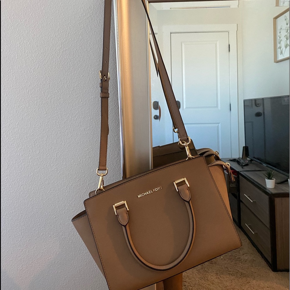 Michael Kors Tan Cross body!